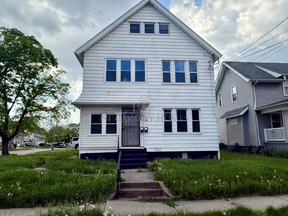Apartment for rent at 656 Hammel St, Akron, OH 44306