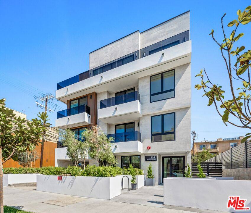 House for rent at 1414 1 2 S Beverly Dr, Los Angeles, CA 90035