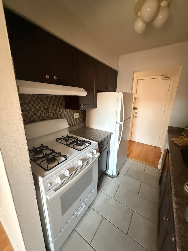 Apartment for rent at 3710 N Pine Grove Ave, Chicago, IL 60613