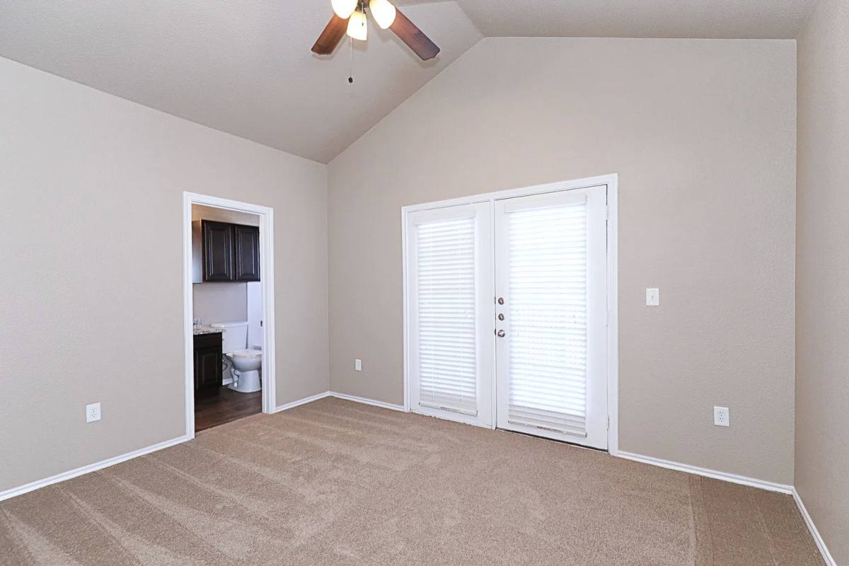 Apartment for rent at 2121 Bear Creek Parkway #2024, Euless, TX 76039