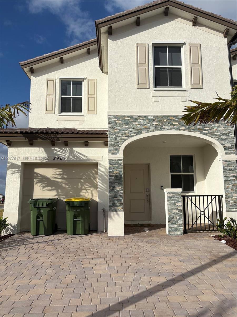 Townhouse for rent at 2409 SE 28th St, Homestead, FL 33035