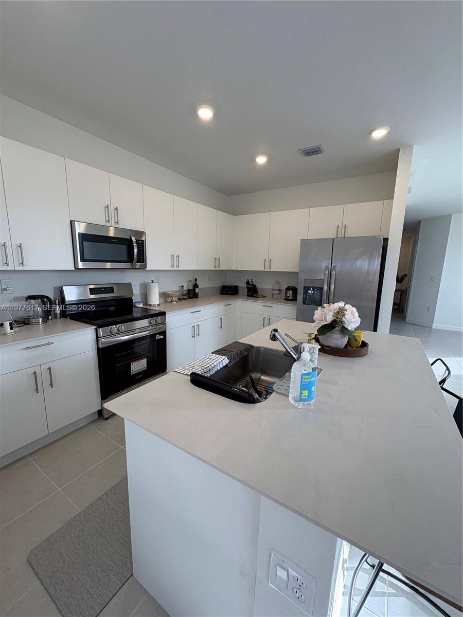Townhouse for rent at 2409 SE 28th St, Homestead, FL 33035