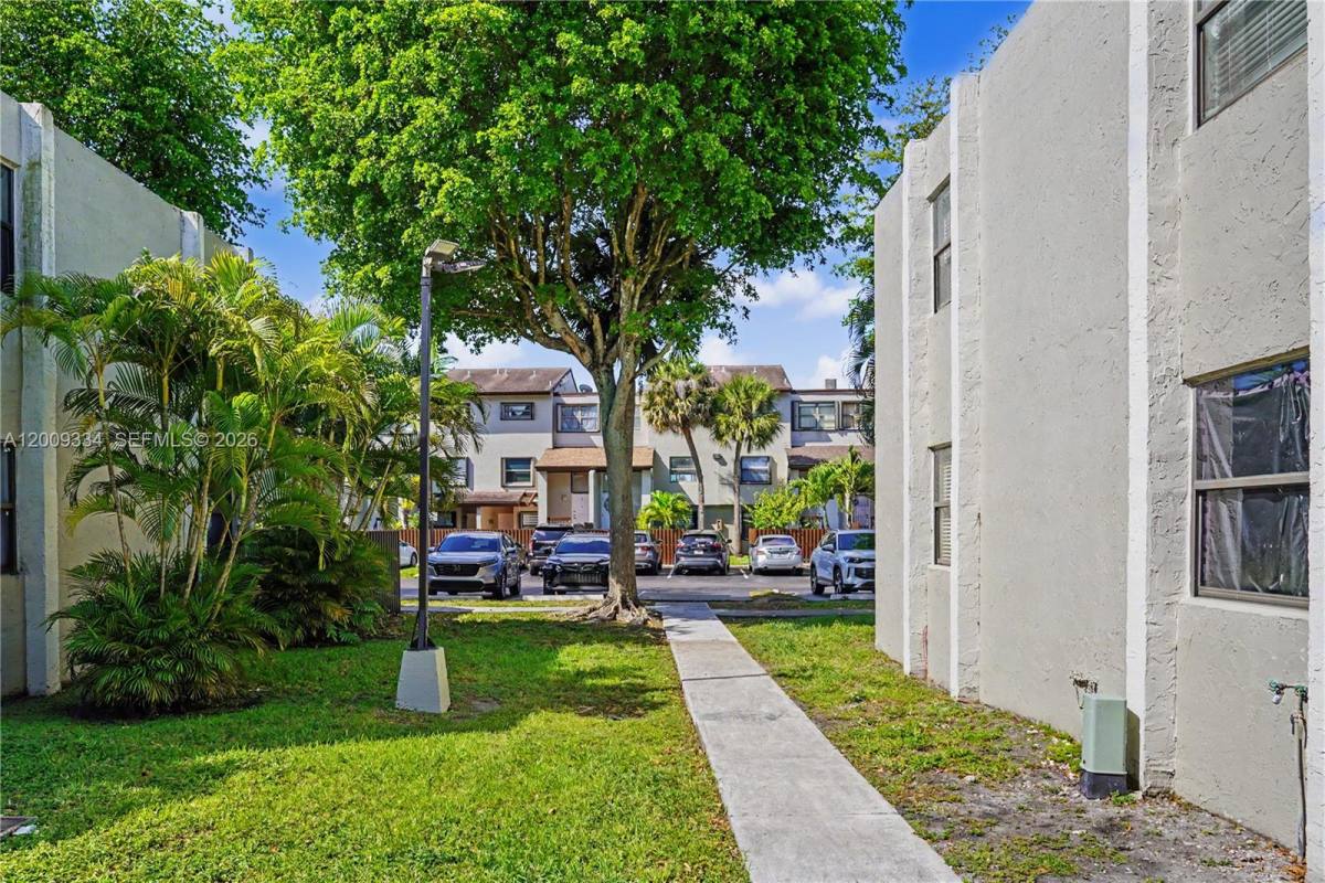 Condo for rent at 10010 NW 9th St Circle, Miami, FL 33172