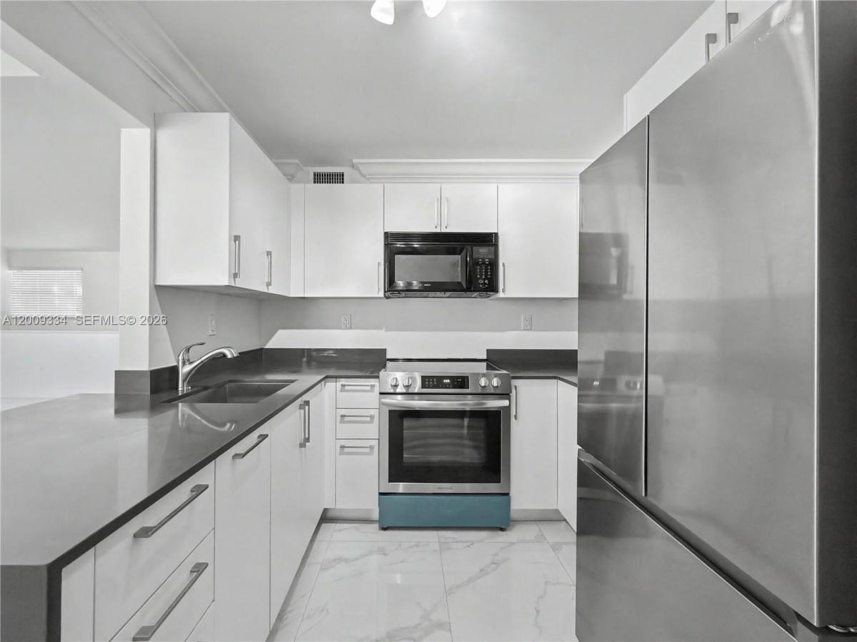 Condo for rent at 10010 NW 9th St Circle, Miami, FL 33172