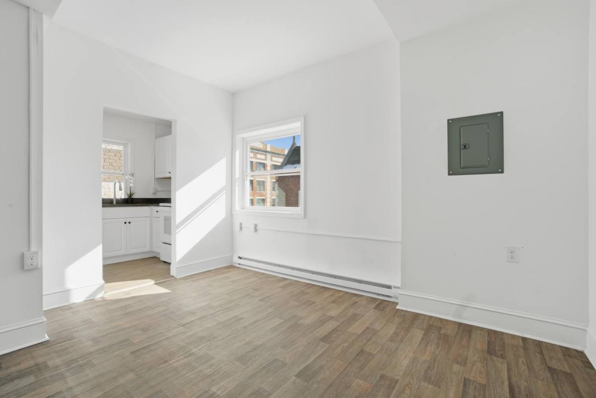 Apartment for rent at 159 W Washington St, Hagerstown, MD 21740