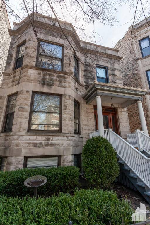 Apartment for rent at 1043 W Dakin #2, Chicago, IL 60613