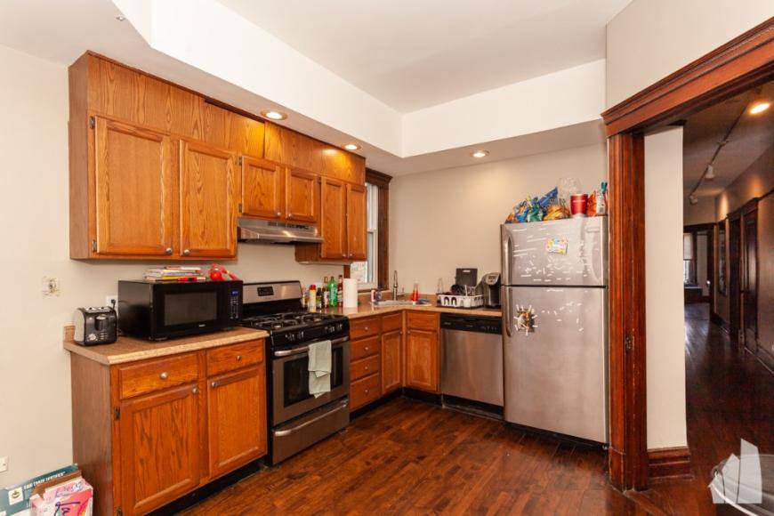 Apartment for rent at 1043 W Dakin #2, Chicago, IL 60613