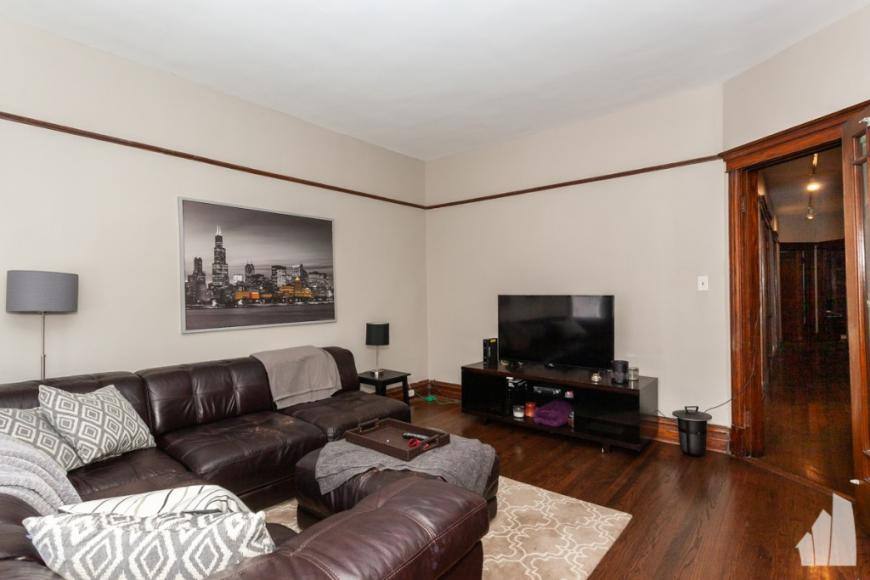 Apartment for rent at 1043 W Dakin #2, Chicago, IL 60613