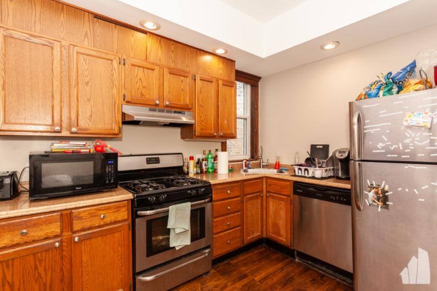 Apartment for rent at 1043 W Dakin #2, Chicago, IL 60613