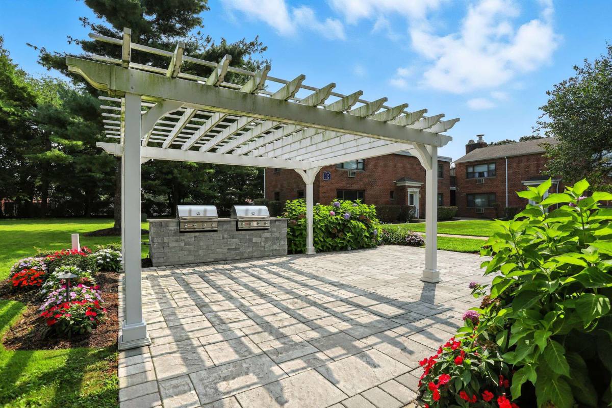 Apartment for rent at Eagle Rock at Hicksville & Jericho, 290 N Broadway, Hicksville, NY 11801