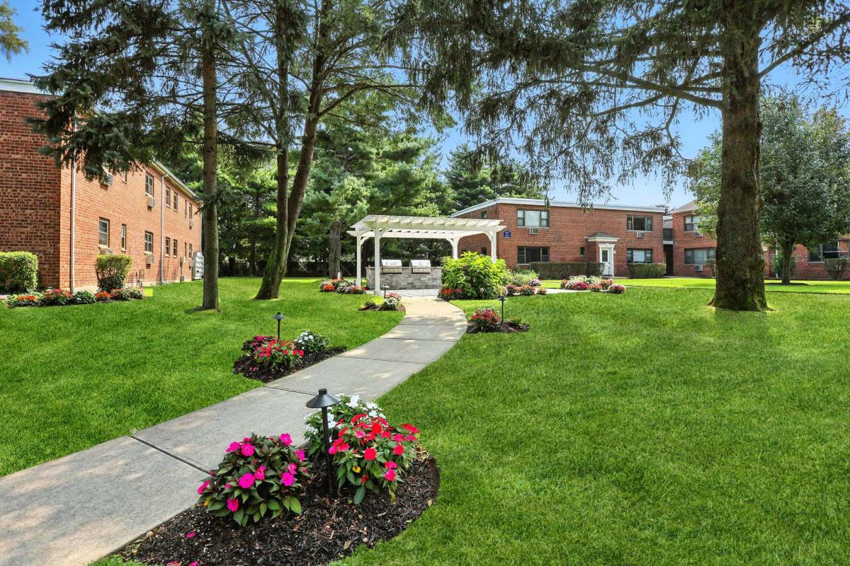 Apartment for rent at Eagle Rock at Hicksville & Jericho, 290 N Broadway, Hicksville, NY 11801