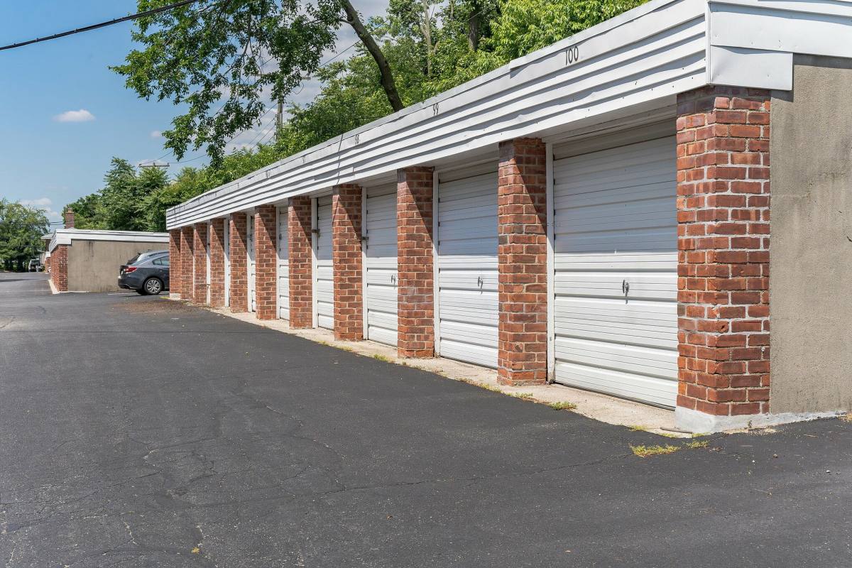 Apartment for rent at Eagle Rock at Hicksville & Jericho, 290 N Broadway, Hicksville, NY 11801