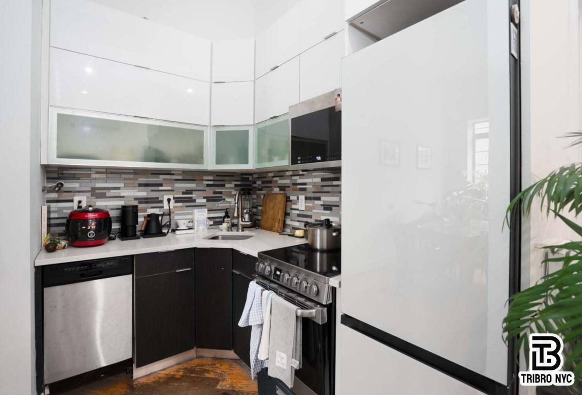 Apartment for rent at 378 S 3rd St #1M, Brooklyn, NY 11211