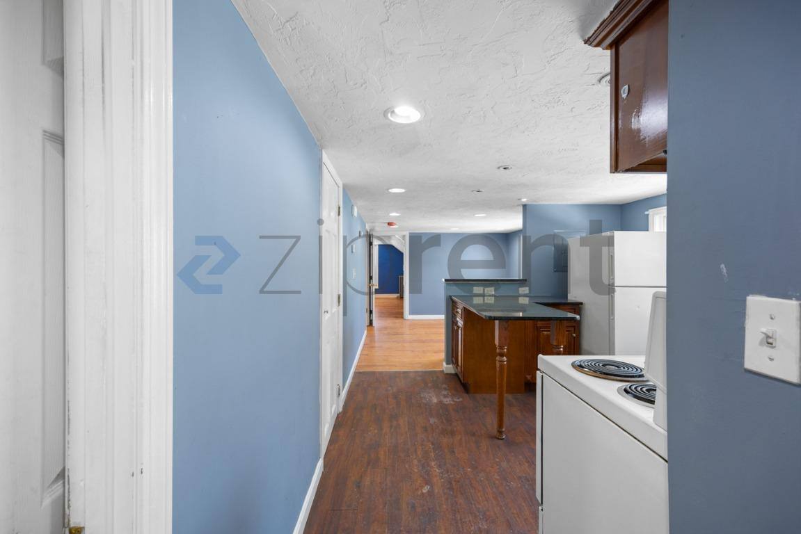 Apartment for rent at 39 Union St #3F, Taunton, MA 02780