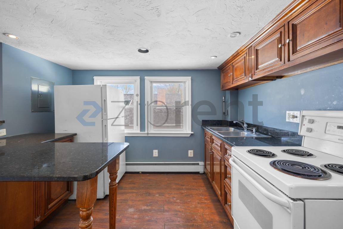 Apartment for rent at 39 Union St #3F, Taunton, MA 02780