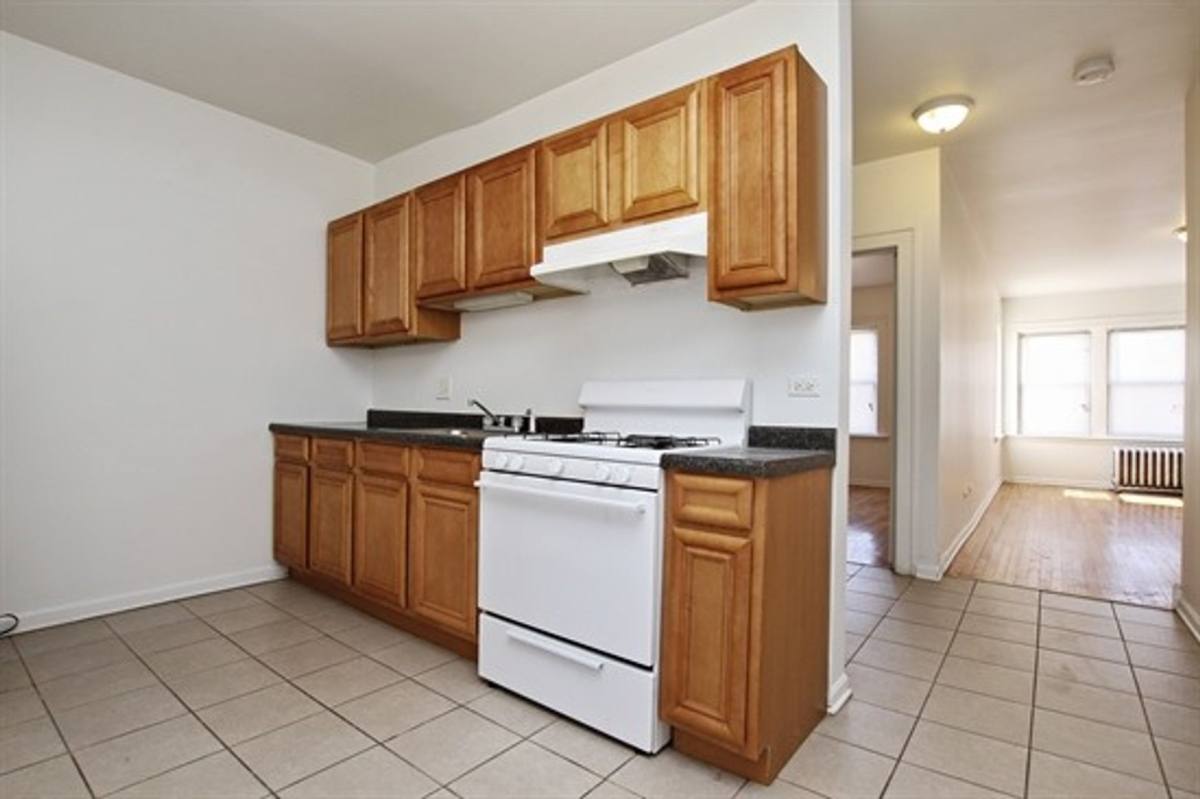 Apartment for rent at 6401 S Maplewood Ave, Chicago, IL 60629