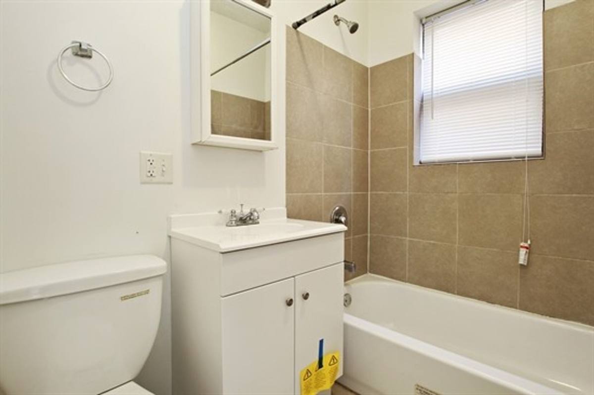 Apartment for rent at 6401 S Maplewood Ave, Chicago, IL 60629