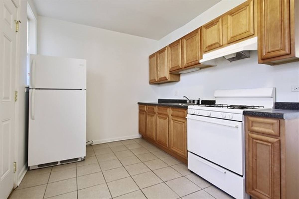Apartment for rent at 6401 S Maplewood Ave, Chicago, IL 60629