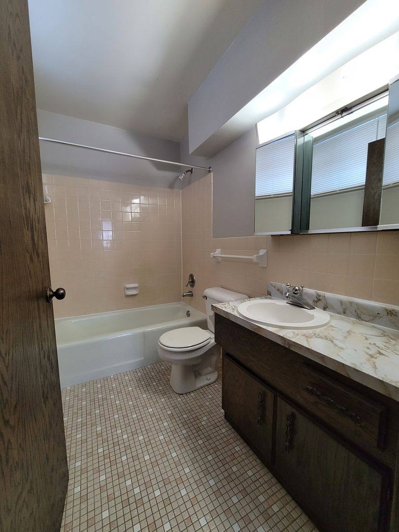 Apartment for rent at 714 Jessamine Ave W, Saint Paul, MN 55117