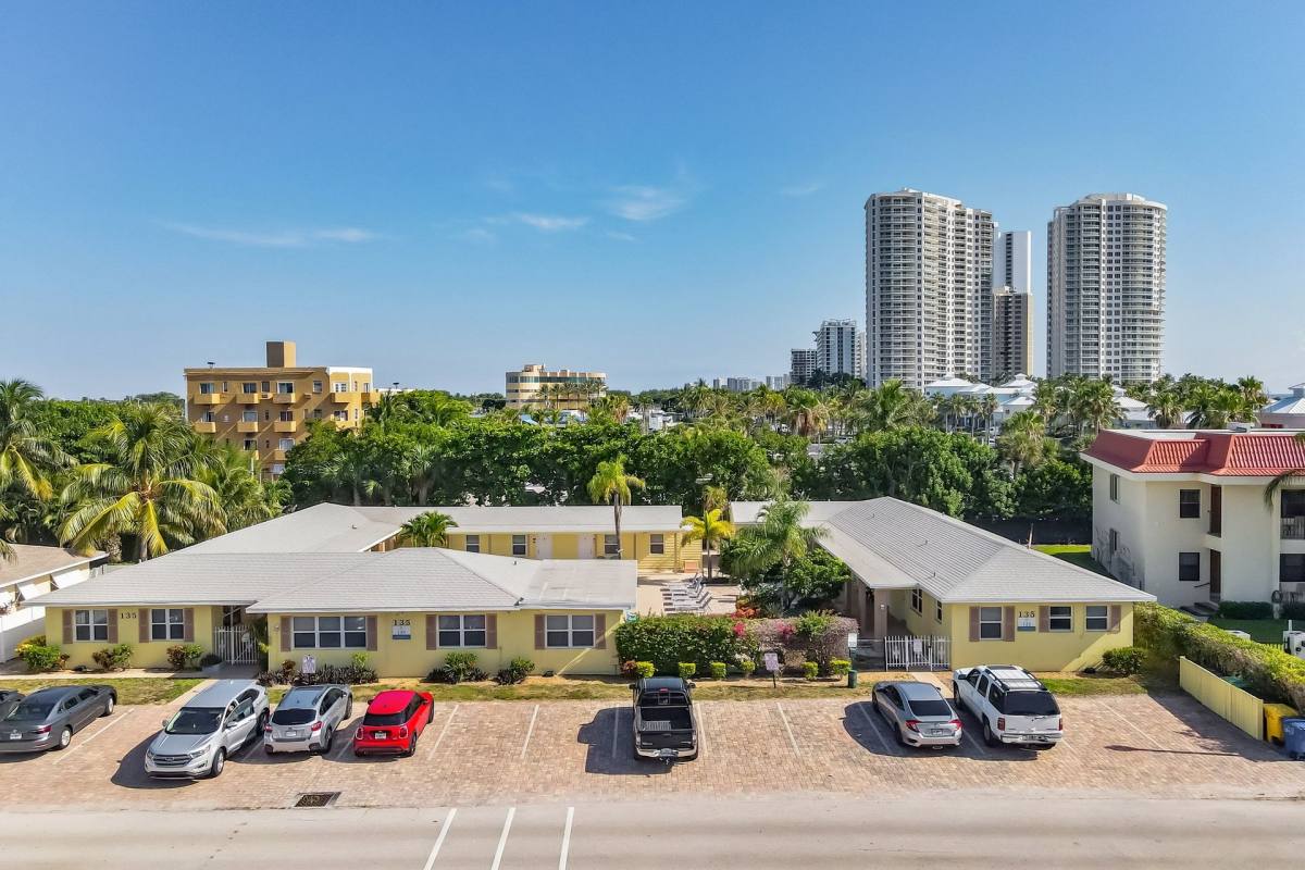 Apartment for rent at 124 Bamboo Rd, West Palm Beach, FL 33404