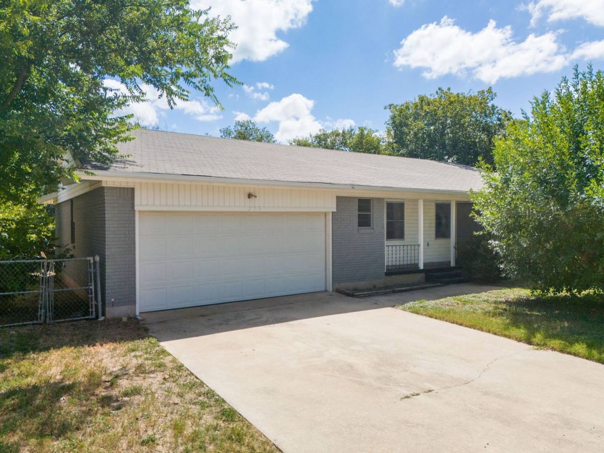 House for rent at 1205 S 7th St, Copperas Cove, TX 76522