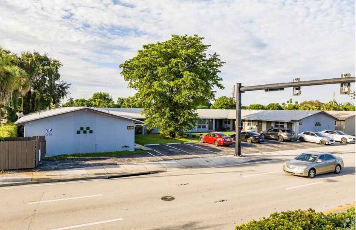 Apartment for rent at 7200 Pembroke Rd, Hollywood, FL 33023