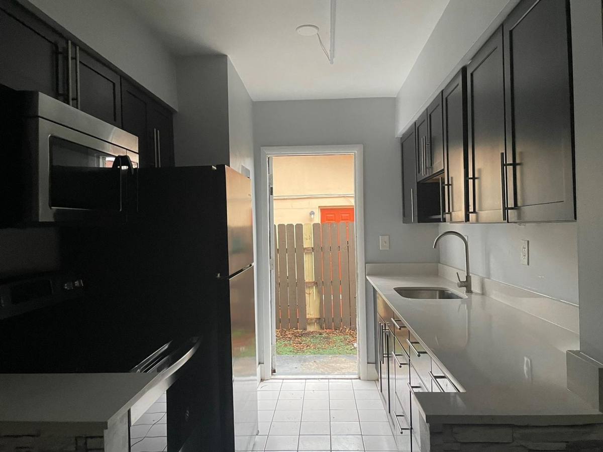 Apartment for rent at 7200 Pembroke Rd, Hollywood, FL 33023
