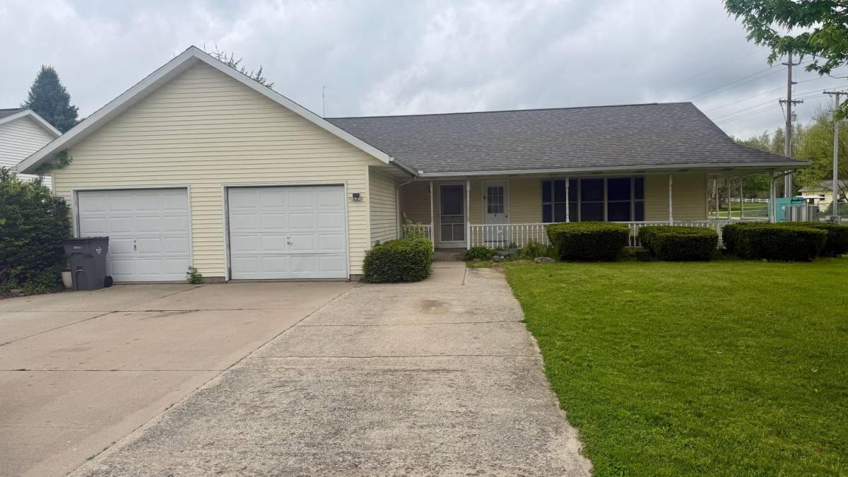 House for rent at 801 Antler Dr, Middlebury, IN 46540