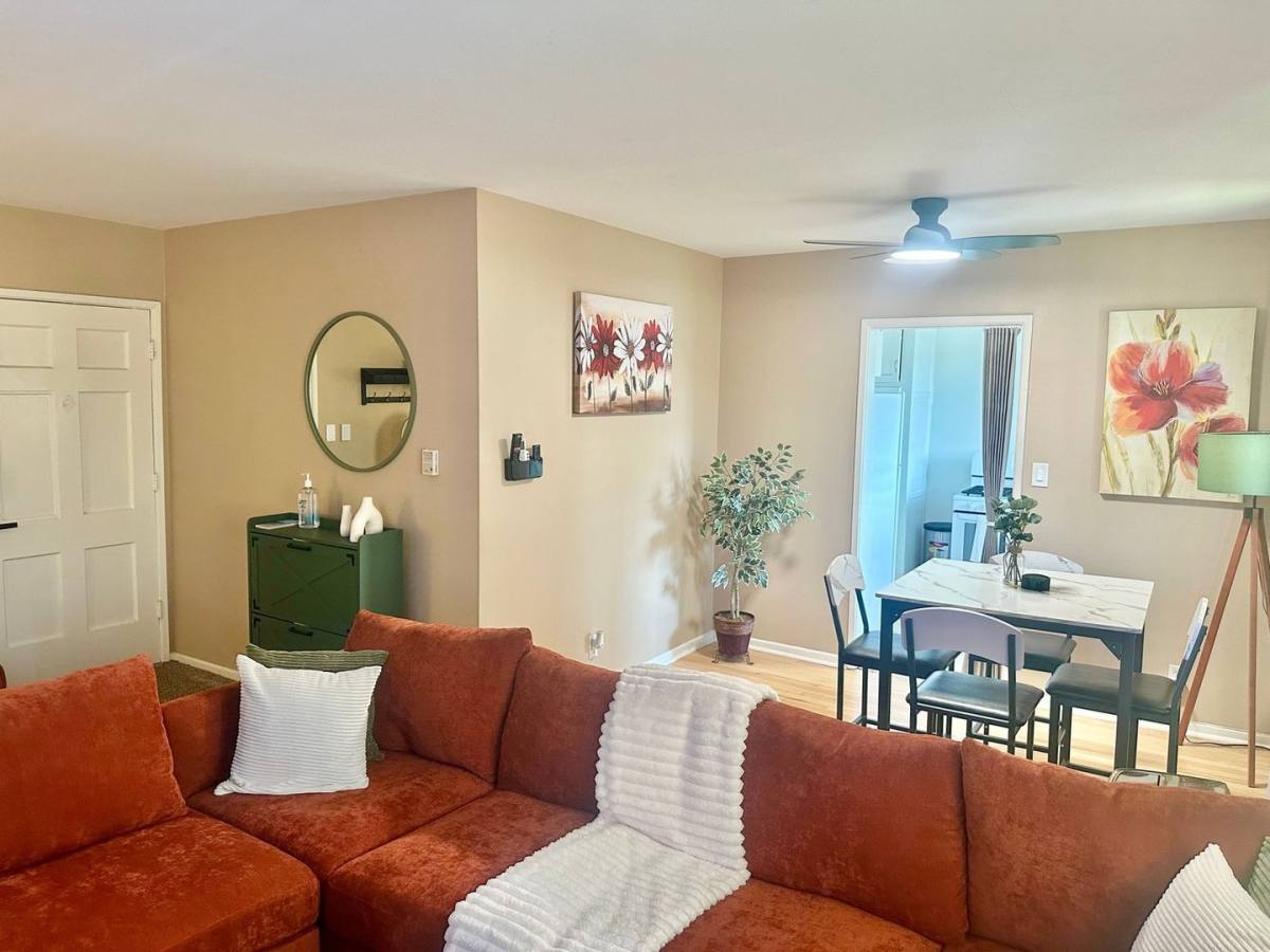 Townhouse for rent at 4142 Buckingham Rd, Los Angeles, CA 90008