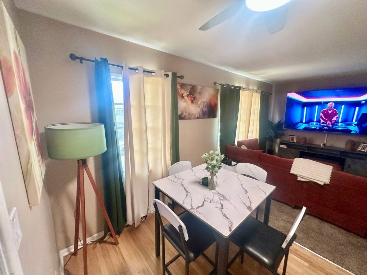 Townhouse for rent at 4142 Buckingham Rd, Los Angeles, CA 90008