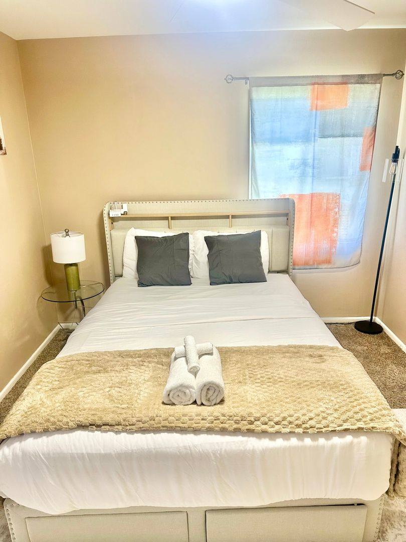 Townhouse for rent at 4142 Buckingham Rd, Los Angeles, CA 90008