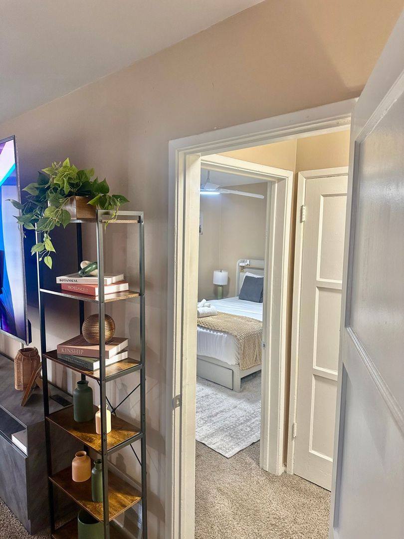 Townhouse for rent at 4142 Buckingham Rd, Los Angeles, CA 90008