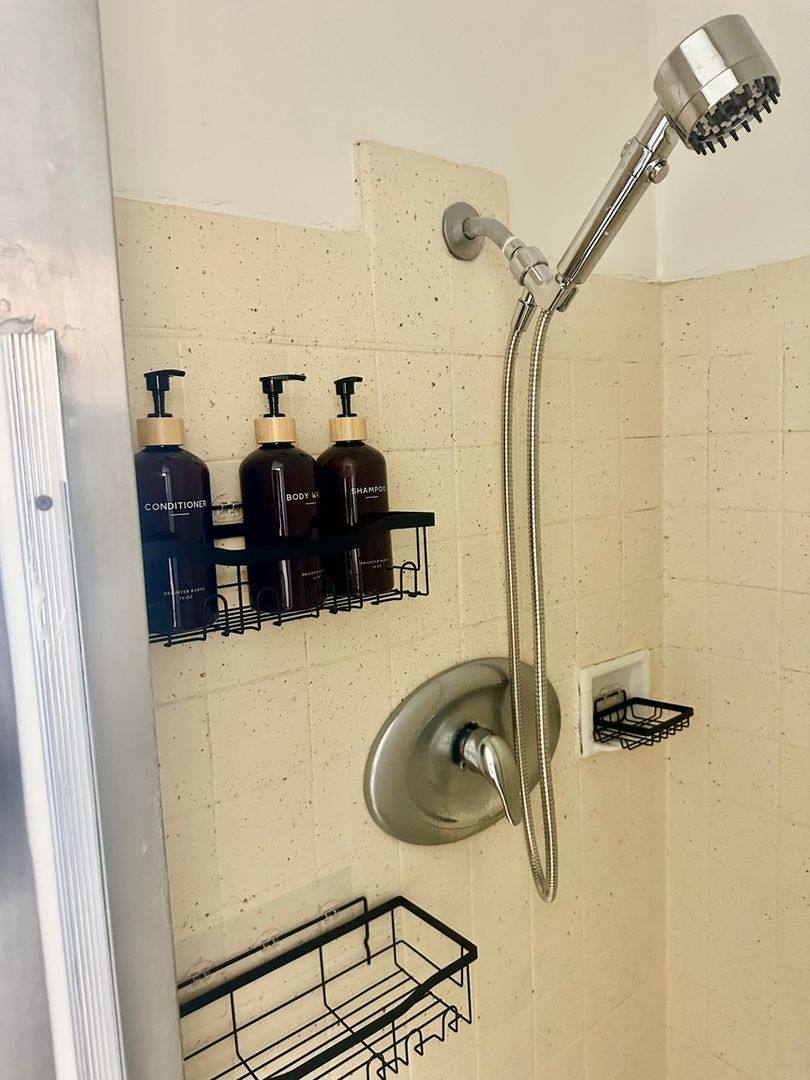 Townhouse for rent at 4142 Buckingham Rd, Los Angeles, CA 90008