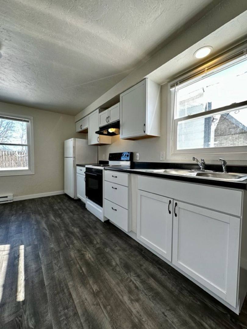 Townhouse for rent at 816 7th St, Green Bay, WI 54304