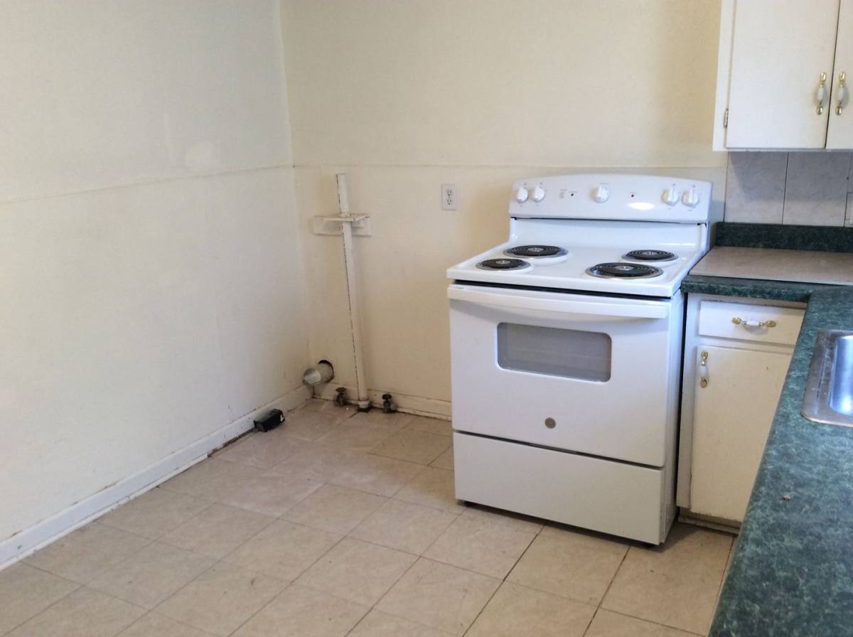 House for rent at 208 SE 6th St, Plainview, TX 79072