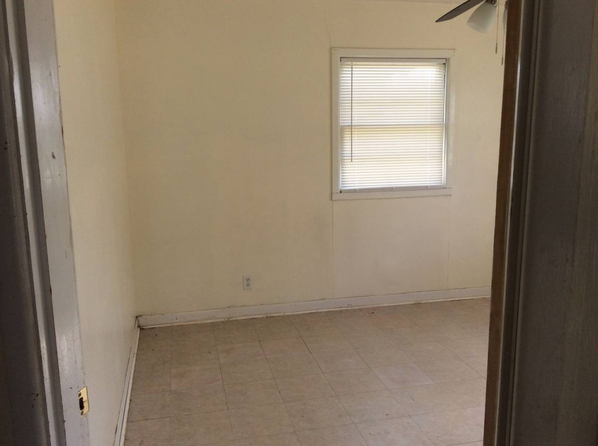 House for rent at 208 SE 6th St, Plainview, TX 79072
