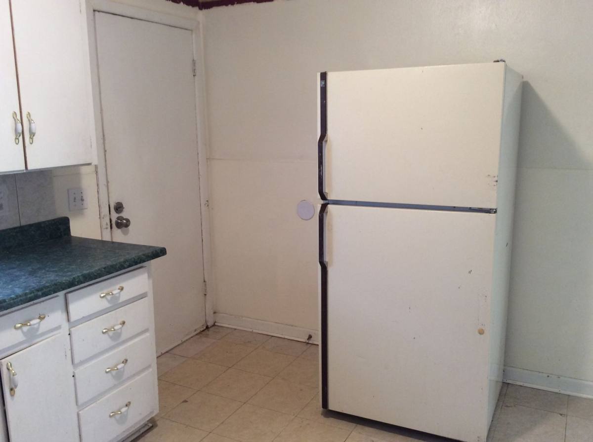 House for rent at 208 SE 6th St, Plainview, TX 79072