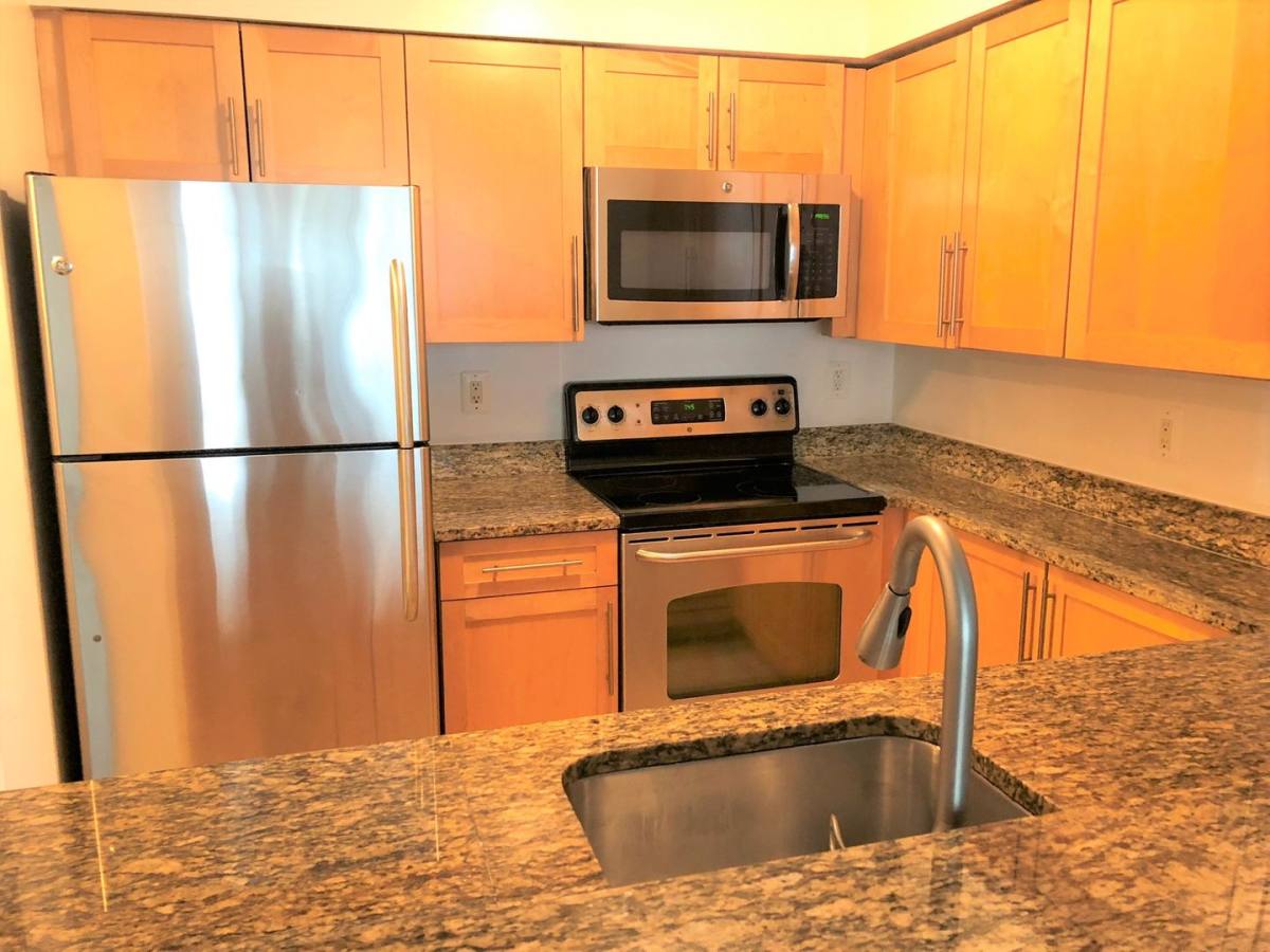 House for rent at 10101 Grosvenor Place, Rockville, MD 20852