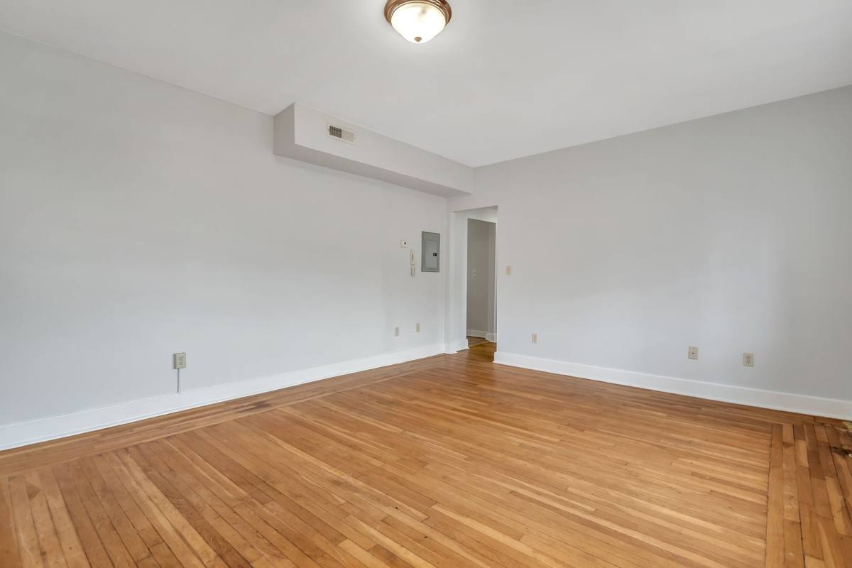 Apartment for rent at 17 Howe St, New Haven, CT 06511