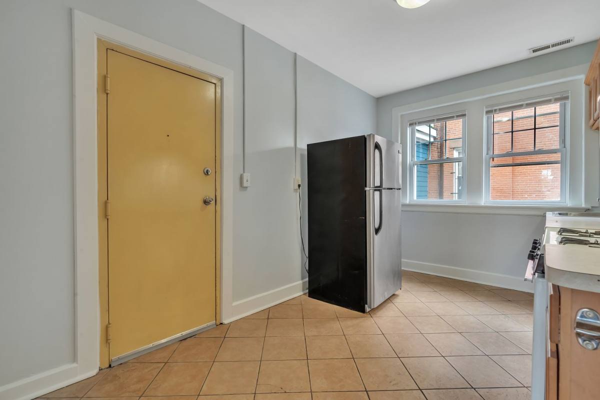 Apartment for rent at 17 Howe St, New Haven, CT 06511