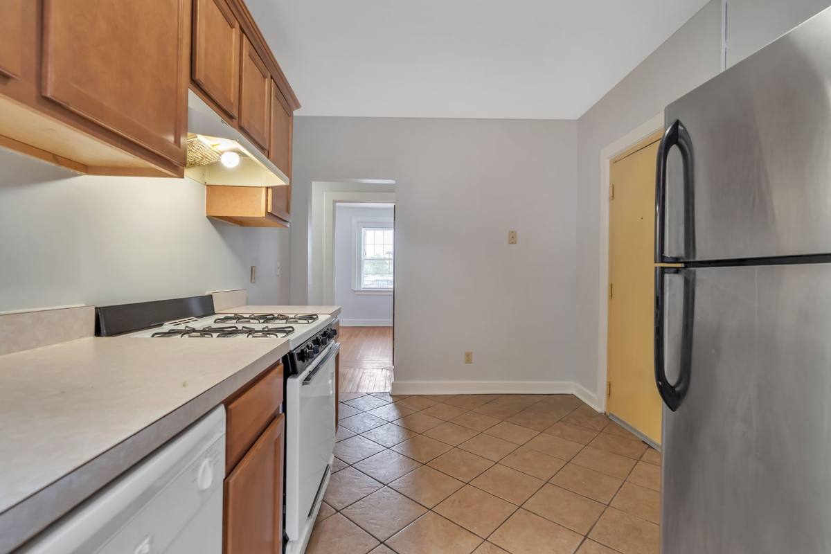 Apartment for rent at 17 Howe St, New Haven, CT 06511