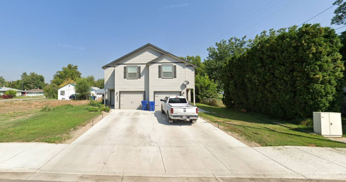 Townhouse for rent at 220 W Maple St, New Plymouth, ID 83655