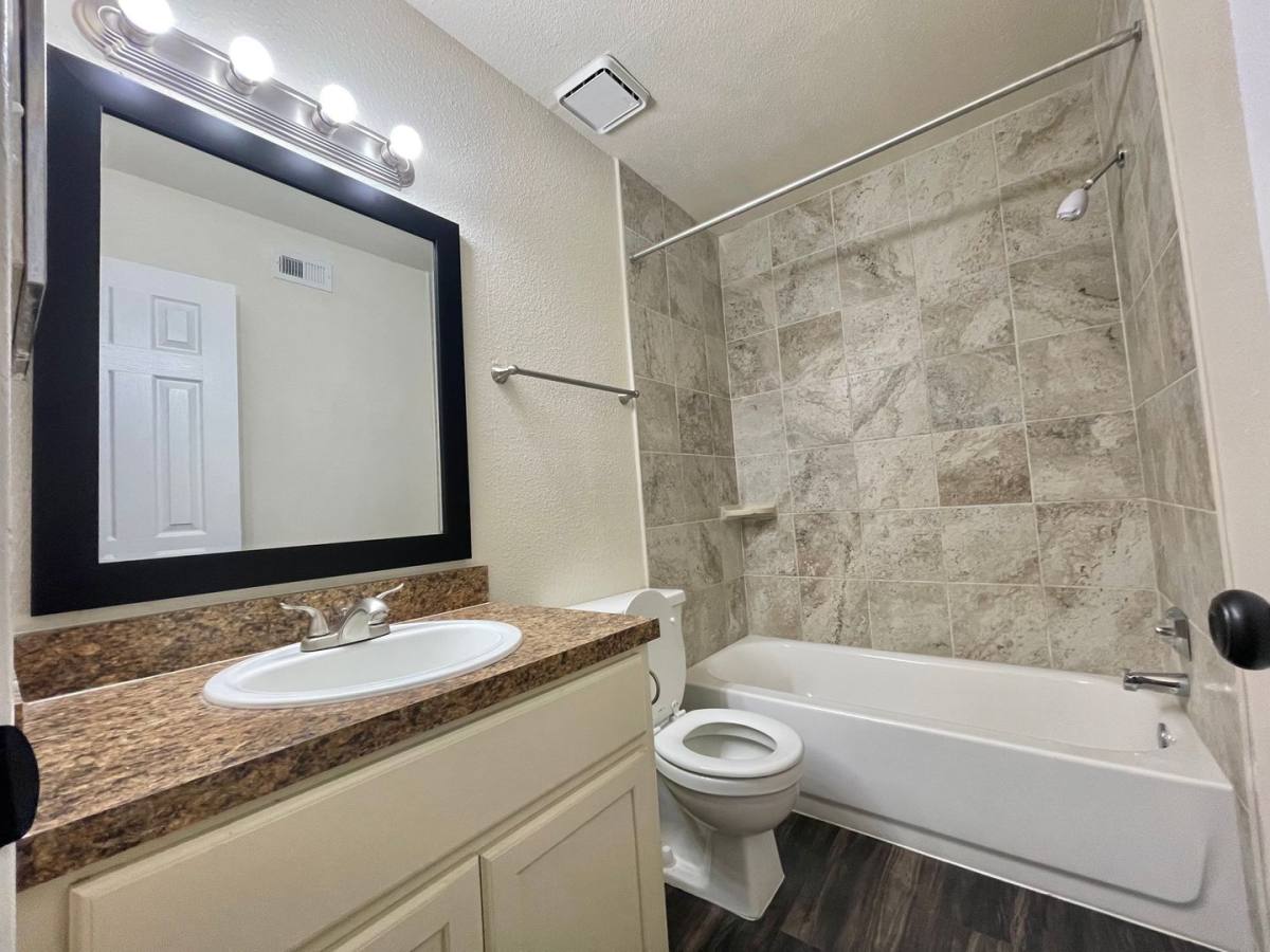 Apartment for rent at 17601 Cali Dr, Houston, TX 77090