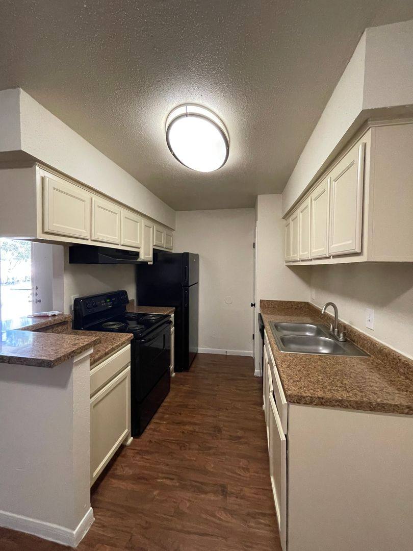 Apartment for rent at 17601 Cali Dr, Houston, TX 77090