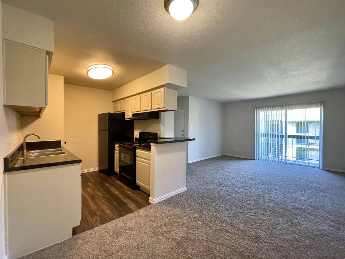 Apartment for rent at 17601 Cali Dr, Houston, TX 77090