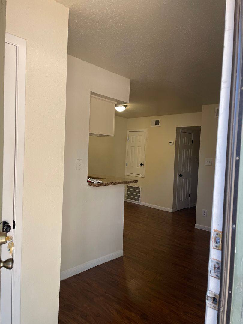 Apartment for rent at 17601 Cali Dr, Houston, TX 77090