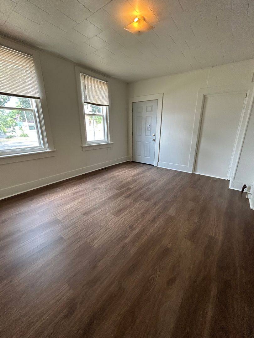 Apartment for rent at 803 7th St S, La Crosse, WI 54601