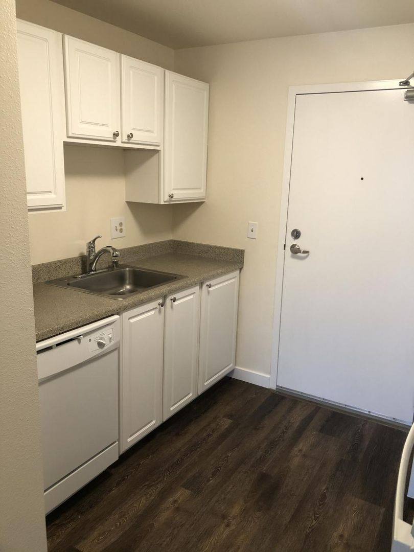 Apartment for rent at 2207 W Raye St, Seattle, WA 98199