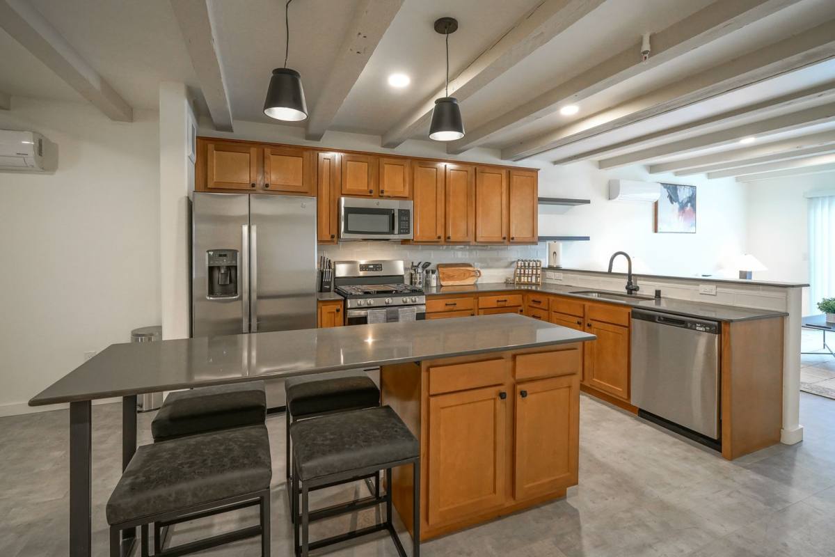 Apartment for rent at 11930 Menaul Blvd NE, Albuquerque, NM 87112