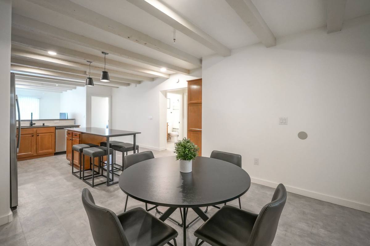 Apartment for rent at 11930 Menaul Blvd NE, Albuquerque, NM 87112